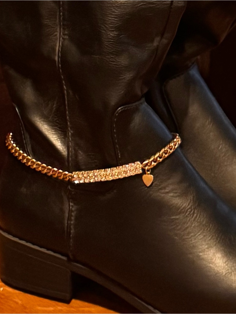 Avon Gold-tone Anklet Featuring Rhinestone Bar With Heart Charm 
Vintage - Picture 3 of 9